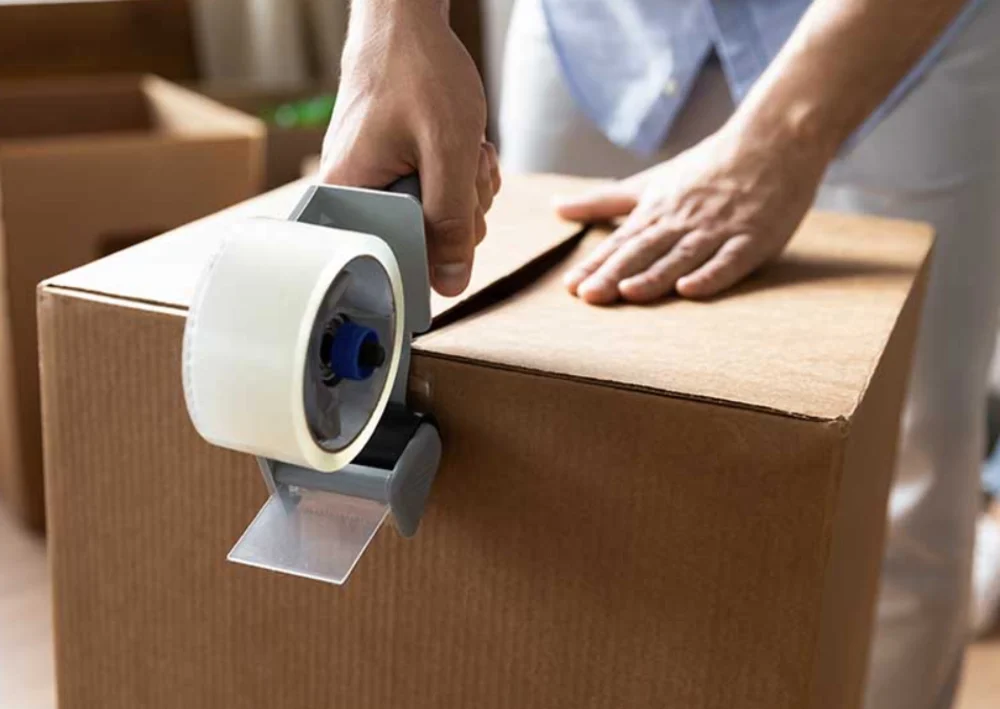 Sellado de caja con cinta de empaque